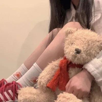 她的微笑像颗糖